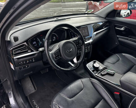 Серый Киа Niro, объемом двигателя 0 л и пробегом 112 тыс. км за 20800 $, фото 24 на Automoto.ua