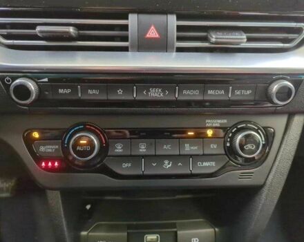 Серый Киа Niro, объемом двигателя 0 л и пробегом 79 тыс. км за 16200 $, фото 14 на Automoto.ua