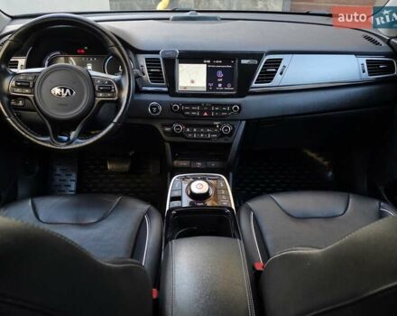 Серый Киа Niro, объемом двигателя 0 л и пробегом 144 тыс. км за 17250 $, фото 28 на Automoto.ua
