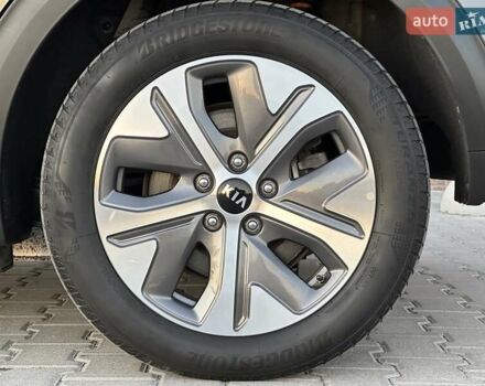 Серый Киа Niro, объемом двигателя 0 л и пробегом 74 тыс. км за 18200 $, фото 24 на Automoto.ua