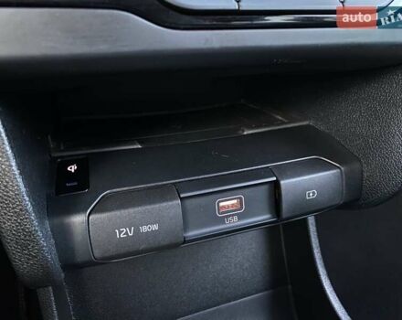 Сірий Кіа Niro, об'ємом двигуна 0 л та пробігом 88 тис. км за 22500 $, фото 6 на Automoto.ua