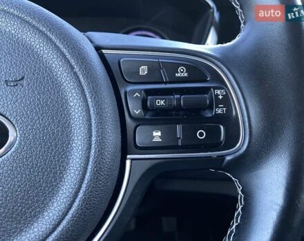 Киа Niro 2020 в Львове на Automoto.ua Серый Киа Niro, объемом двигателя 0 л и пробегом 107 тыс. км за 20950 $, фото 5 на Automoto.ua