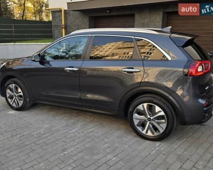 Серый Киа Niro, объемом двигателя 0 л и пробегом 144 тыс. км за 17250 $, фото 10 на Automoto.ua