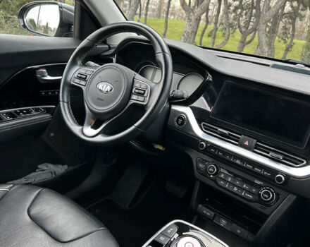 Сірий Кіа Niro, об'ємом двигуна 0 л та пробігом 113 тис. км за 19580 $, фото 35 на Automoto.ua