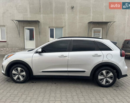 Киа Niro 2020 в Луцке на Automoto.ua Серый Киа Niro, объемом двигателя 1.58 л и пробегом 241 тыс. км за 14600 $, фото 3 на Automoto.ua