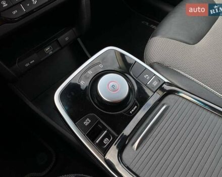 Серый Киа Niro, объемом двигателя 0 л и пробегом 82 тыс. км за 19600 $, фото 17 на Automoto.ua