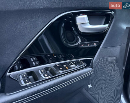 Серый Киа Niro, объемом двигателя 0 л и пробегом 165 тыс. км за 18000 $, фото 48 на Automoto.ua