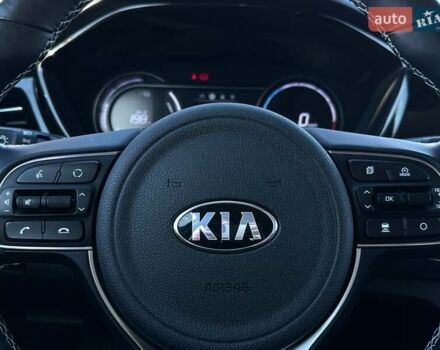 Сірий Кіа Niro, об'ємом двигуна 0 л та пробігом 58 тис. км за 23400 $, фото 44 на Automoto.ua