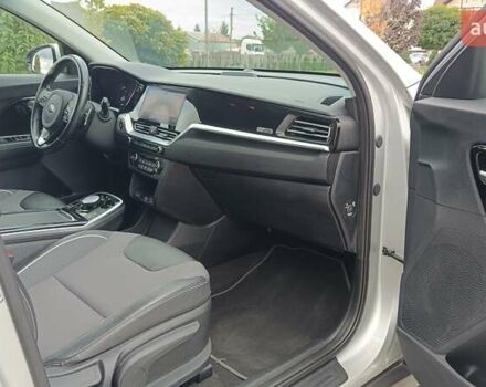 Серый Киа Niro, объемом двигателя 0 л и пробегом 82 тыс. км за 19500 $, фото 25 на Automoto.ua
