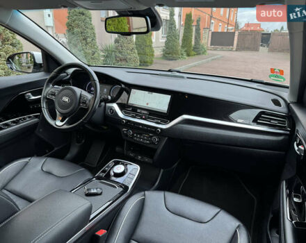 Серый Киа Niro, объемом двигателя 0 л и пробегом 118 тыс. км за 19350 $, фото 114 на Automoto.ua