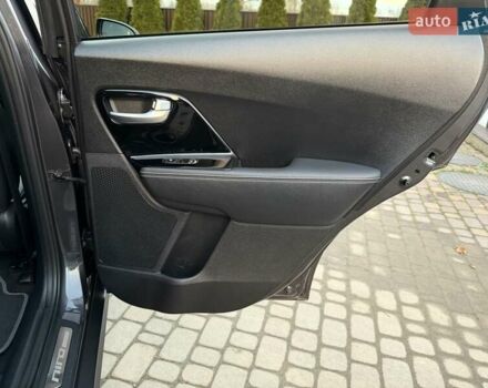 Сірий Кіа Niro, об'ємом двигуна 0 л та пробігом 118 тис. км за 20499 $, фото 77 на Automoto.ua