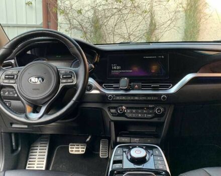 Серый Киа Niro, объемом двигателя 0 л и пробегом 118 тыс. км за 15900 $, фото 12 на Automoto.ua