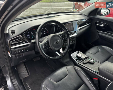 Серый Киа Niro, объемом двигателя 0 л и пробегом 112 тыс. км за 20800 $, фото 25 на Automoto.ua
