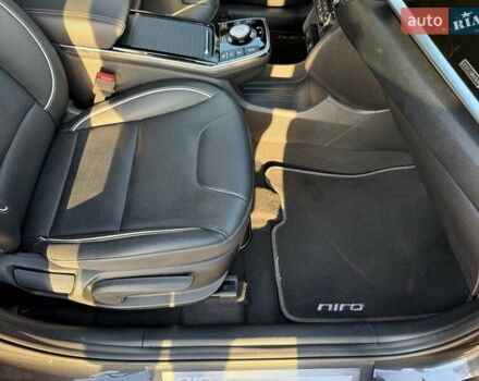 Серый Киа Niro, объемом двигателя 0 л и пробегом 57 тыс. км за 23299 $, фото 32 на Automoto.ua