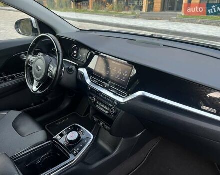 Серый Киа Niro, объемом двигателя 0 л и пробегом 72 тыс. км за 19750 $, фото 18 на Automoto.ua