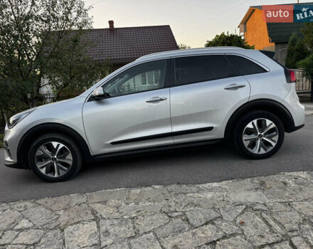 Сірий Кіа Niro, об'ємом двигуна 0 л та пробігом 120 тис. км за 22200 $, фото 5 на Automoto.ua