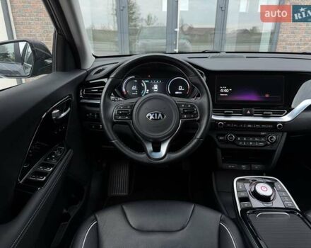 Серый Киа Niro, объемом двигателя 0 л и пробегом 150 тыс. км за 18500 $, фото 44 на Automoto.ua