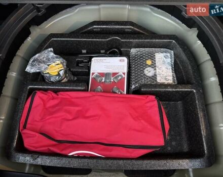 Сірий Кіа Niro, об'ємом двигуна 0 л та пробігом 135 тис. км за 17500 $, фото 68 на Automoto.ua