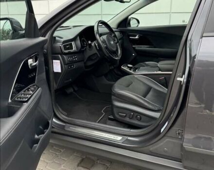Серый Киа Niro, объемом двигателя 0 л и пробегом 147 тыс. км за 18800 $, фото 13 на Automoto.ua