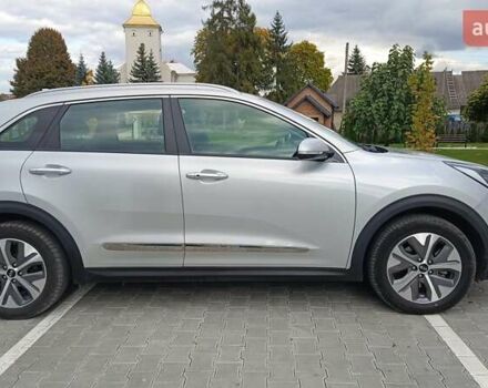 Серый Киа Niro, объемом двигателя 0 л и пробегом 82 тыс. км за 19500 $, фото 12 на Automoto.ua