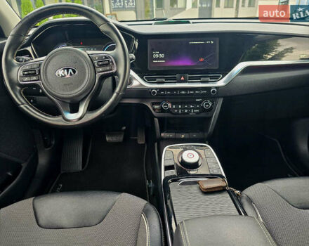 Серый Киа Niro, объемом двигателя 0 л и пробегом 96 тыс. км за 19500 $, фото 33 на Automoto.ua