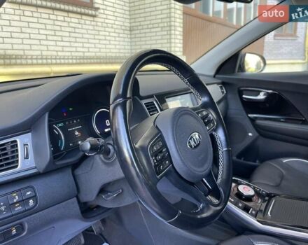 Серый Киа Niro, объемом двигателя 0 л и пробегом 125 тыс. км за 19250 $, фото 56 на Automoto.ua