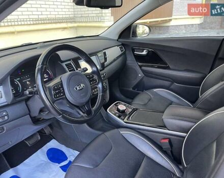 Серый Киа Niro, объемом двигателя 0 л и пробегом 125 тыс. км за 19250 $, фото 54 на Automoto.ua