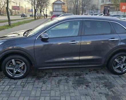 Серый Киа Niro, объемом двигателя 0 л и пробегом 83 тыс. км за 25100 $, фото 2 на Automoto.ua