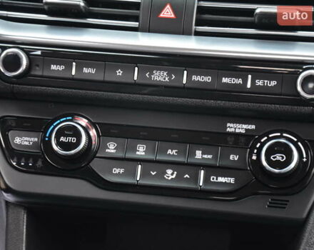 Серый Киа Niro, объемом двигателя 0 л и пробегом 77 тыс. км за 19950 $, фото 69 на Automoto.ua