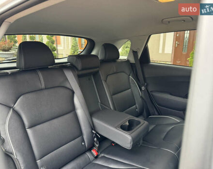 Серый Киа Niro, объемом двигателя 0 л и пробегом 118 тыс. км за 19350 $, фото 121 на Automoto.ua