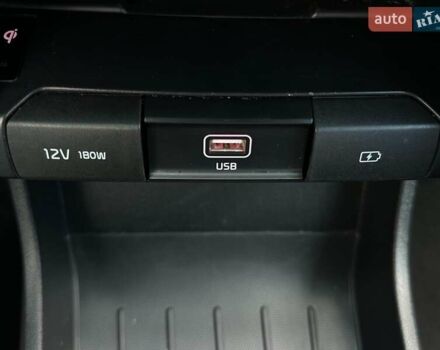 Сірий Кіа Niro, об'ємом двигуна 0 л та пробігом 97 тис. км за 22600 $, фото 5 на Automoto.ua