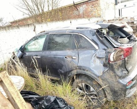 Серый Киа Niro, объемом двигателя 0 л и пробегом 90 тыс. км за 6000 $, фото 1 на Automoto.ua