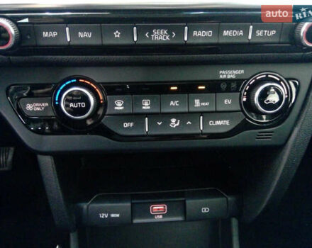 Серый Киа Niro, объемом двигателя 0 л и пробегом 108 тыс. км за 19900 $, фото 11 на Automoto.ua