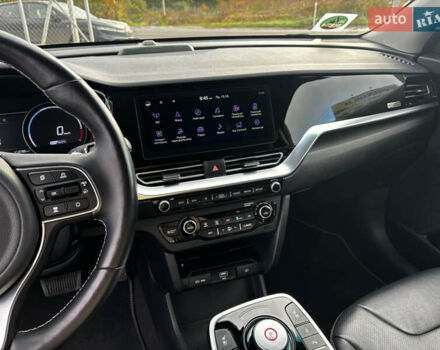 Серый Киа Niro, объемом двигателя 0 л и пробегом 112 тыс. км за 20800 $, фото 17 на Automoto.ua