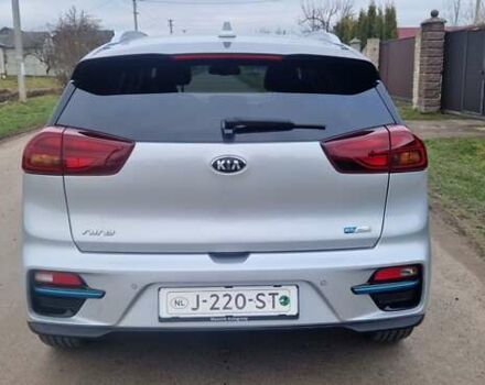 Серый Киа Niro, объемом двигателя 0 л и пробегом 167 тыс. км за 18400 $, фото 5 на Automoto.ua