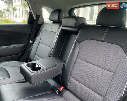 Сірий Кіа Niro, об'ємом двигуна 0 л та пробігом 63 тис. км за 20899 $, фото 42 на Automoto.ua