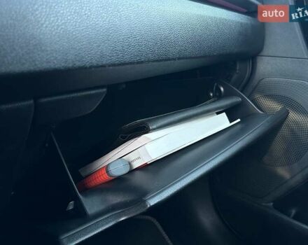 Сірий Кіа Niro, об'ємом двигуна 0 л та пробігом 76 тис. км за 22700 $, фото 31 на Automoto.ua