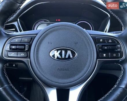 Сірий Кіа Niro, об'ємом двигуна 0 л та пробігом 107 тис. км за 21950 $, фото 41 на Automoto.ua