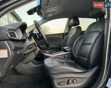 Серый Киа Niro, объемом двигателя 0 л и пробегом 142 тыс. км за 17700 $, фото 4 на Automoto.ua