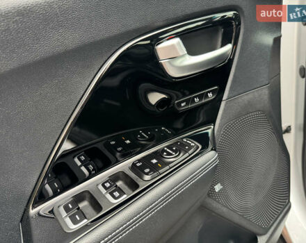Серый Киа Niro, объемом двигателя 0 л и пробегом 118 тыс. км за 19350 $, фото 66 на Automoto.ua