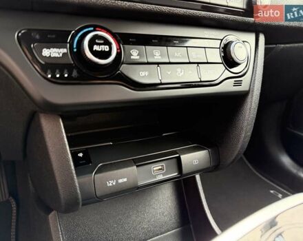 Сірий Кіа Niro, об'ємом двигуна 0 л та пробігом 71 тис. км за 21999 $, фото 48 на Automoto.ua