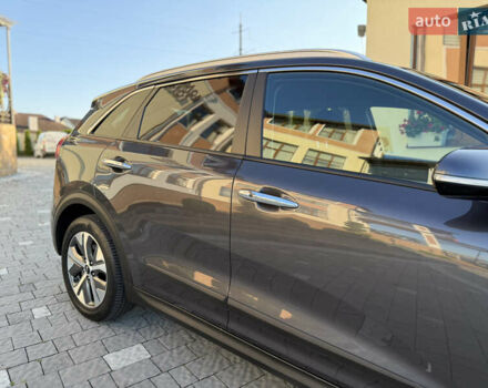 Серый Киа Niro, объемом двигателя 0 л и пробегом 145 тыс. км за 18800 $, фото 9 на Automoto.ua