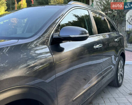 Сірий Кіа Niro, об'ємом двигуна 0 л та пробігом 144 тис. км за 18200 $, фото 2 на Automoto.ua