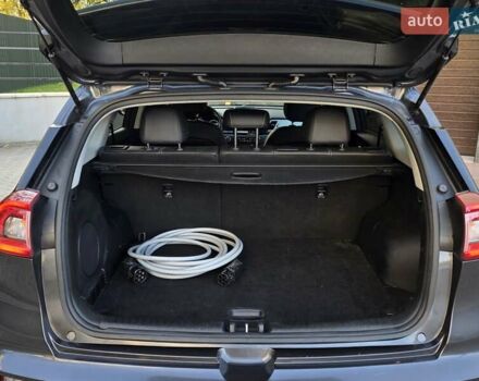 Серый Киа Niro, объемом двигателя 0 л и пробегом 144 тыс. км за 17250 $, фото 30 на Automoto.ua