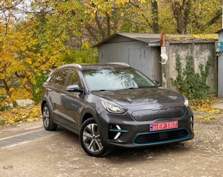 Киа Niro 2020 в Тернополе на Automoto.ua Серый Киа Niro, объемом двигателя 0 л и пробегом 149 тыс. км за 18700 $, фото 5 на Automoto.ua