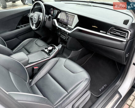 Серый Киа Niro, объемом двигателя 0 л и пробегом 126 тыс. км за 21500 $, фото 26 на Automoto.ua