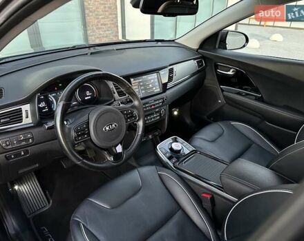 Серый Киа Niro, объемом двигателя 0 л и пробегом 74 тыс. км за 18200 $, фото 29 на Automoto.ua