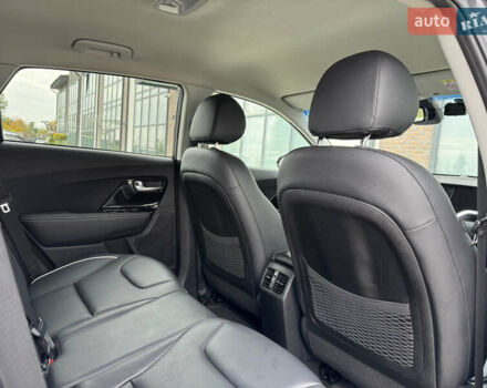 Серый Киа Niro, объемом двигателя 0 л и пробегом 139 тыс. км за 18900 $, фото 5 на Automoto.ua