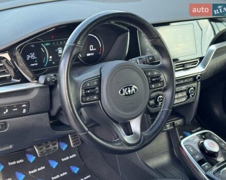Серый Киа Niro, объемом двигателя 0 л и пробегом 142 тыс. км за 18900 $, фото 16 на Automoto.ua