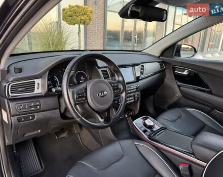 Серый Киа Niro, объемом двигателя 0 л и пробегом 142 тыс. км за 17700 $, фото 44 на Automoto.ua